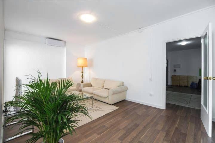 Sagarda Familia Private Sunny Room برشلونة المظهر الخارجي الصورة